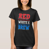 Red White and Brew Drink 4th of July Independence Tシャツ (正面)