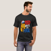 Red White And Feral - 愛国USA 馬 メリカ 4 Tシャツ (正面フル)