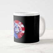 Red White & Blue Cat With American Flag Background ジャンボコーヒーマグカップ (正面右)