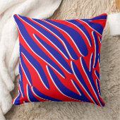 Red, White & Bold | Tiger Stripe Throw Pillow クッション (ブランケット)