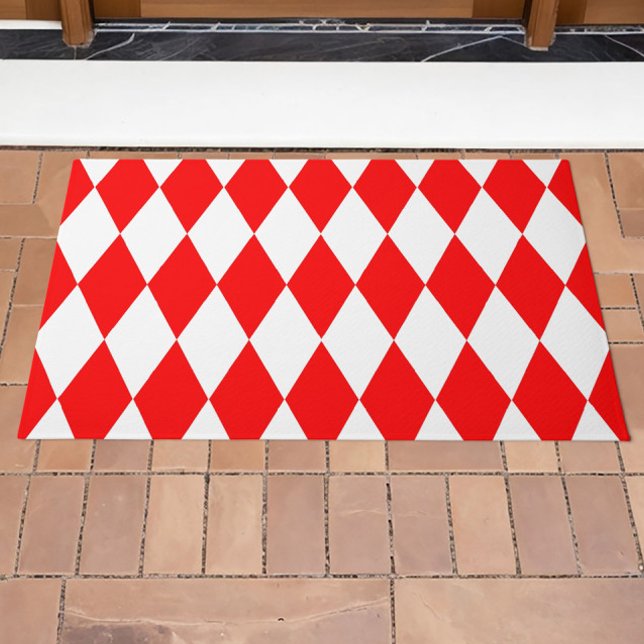 Red White Harlequin Diamonds Checkers Design  ドアマット (クリエイターアップロード済み)