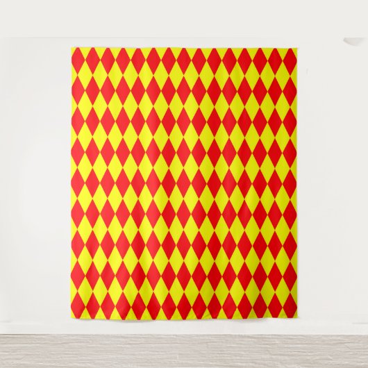 Red Yellow Harlequin Checkered Design  タペストリー (正面)