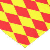 Red Yellow Harlequin Checkered Design  テーブルクロス (アングル)