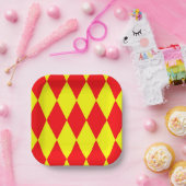 Red Yellow Harlequin Checkered Design  ペーパープレート (パーティー)