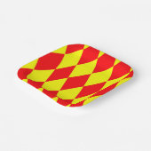 Red Yellow Harlequin Checkered Design  ペーパープレート (傾斜あり)