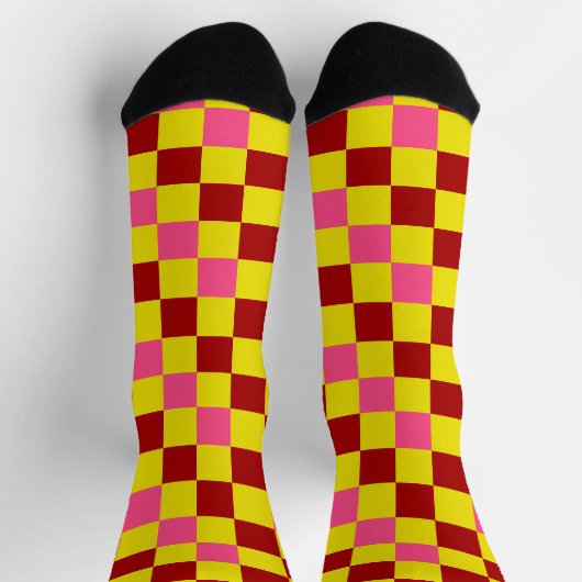 Red Yellow Pink Checkered Pattern Design ソックス (上部)