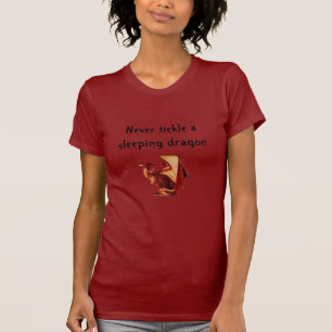 reddragonは、決して睡眠のドラゴンをくすぐりません tシャツ