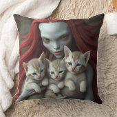 Redheaded Alien Holding Kittens クッション (ブランケット)