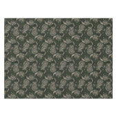 Redstarts in the chrysanthemums in green and white テーブルクロス (正面(横))