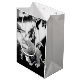 Redvein Abutilonフラワーブラック&ホワイト写真 ミディアムペーパーバッグ