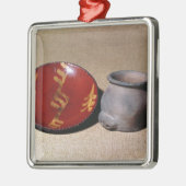 Redwareのコップおよび皿、c.1780 メタルオーナメント (左)