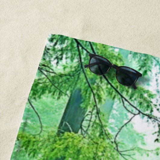 Redwood Forest Misty Tranquility Design ビーチタオル (インサイチュ)