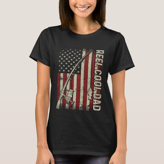 Reel Cool Dad American Flag Fishing Christmas Tシャツ (正面)