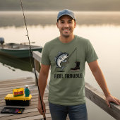 Reel Trouble – Funny Fishing Cartoon Design Tシャツ