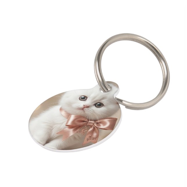 Regal Feline: Elegant White Kitten ペット　ネームタグ (側面)