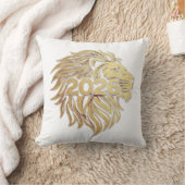 Regal Lion Head Emblem with 2026 and Gold Foil  クッション (ブランケット)