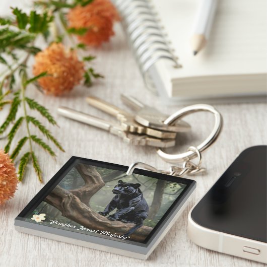 "Regal Panther Pose" キーホルダー (正面右)