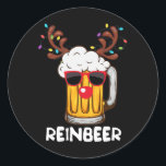 Reinbeer Reindeer おもしろい Beer Christmas Drking Xm ラウンドシール<br><div class="desc">リインビールトナおもしろいービールクリスマスドリンククリスマスホリデー</div>