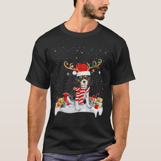 Reindeer Santa Hat Cavalier King Charles Spaniel C Tシャツ (正面)
