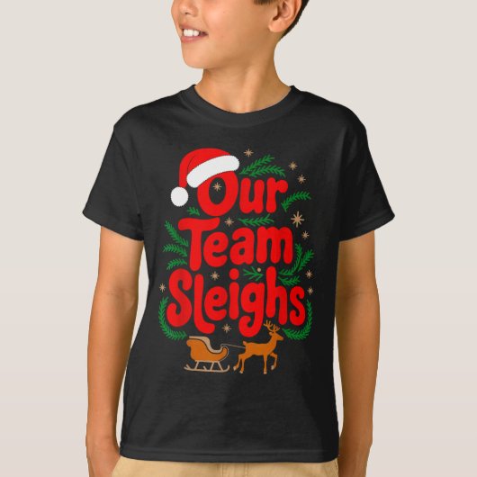 Reindeers Santa's Workers Office Our Team Sleighs Tシャツ (正面)