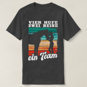 Reiterin Reiten Vier Hufe Zwei Beine Ein Team Pfer Tシャツ (デザイン正面)