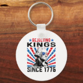 Rejecting Kings Since 1776 Distressed Usa Flag Vin キーホルダー (正面)