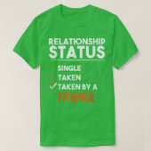 Relationship Status Taken By A Farmer Funny Sarcas Tシャツ (デザイン正面)
