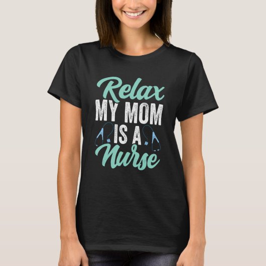 Relax My Mom Is A Nurse  Nurse Quote Nurse Mom Tシャツ (正面)