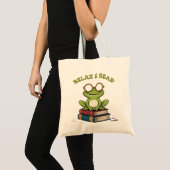 Relax & Read Cute Frog on Books | Funny Bookworm  トートバッグ (正面(商品))