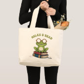 Relax & Read Cute Frog on Books | Funny Bookworm  ラージトートバッグ (正面(商品))