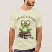Relax & Read Cute Frog on Books | Funny Bookworm Tシャツ (正面)