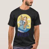 Relax Sloth riding a narwhal Cute Ocean Creature S Tシャツ (正面)