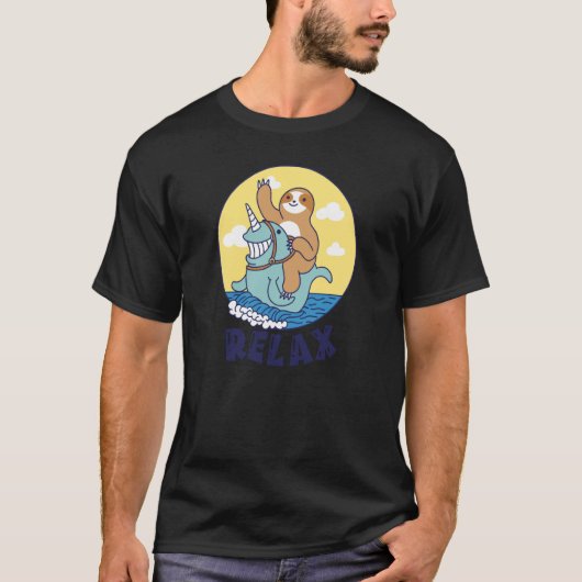 Relax Sloth riding a narwhal Cute Ocean Creature S Tシャツ (正面)