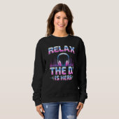 Relax The DJ Is Here DJ Disc Jockey Music Player スウェットシャツ (正面フル)