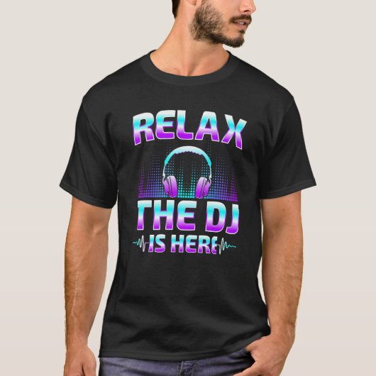 Relax The DJ Is Here  DJ Disc Jockey Music Player  Tシャツ (正面)