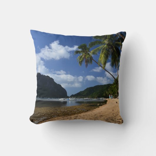 Relaxing on a heavenly beach in El Nido クッション (正面)