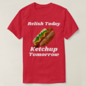 Relish Today Ketchup Tomorrow Hot Dog Backyard BBQ Tシャツ (デザイン正面)