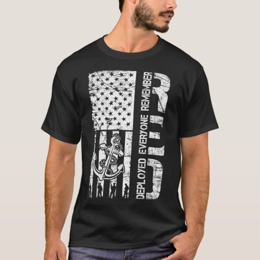 Remember Everyone Deployed Navy Soldier RED Friday Tシャツ (正面)