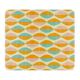 Repeating geometric pattern in beige background カッティングボード
