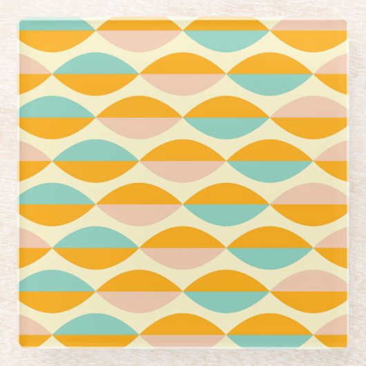 Repeating geometric pattern in beige background ガラスコースター (正面)