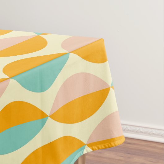 Repeating geometric pattern in beige background テーブルクロス (インサイチュ)