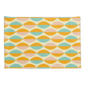 Repeating geometric pattern in beige background 枕カバー (裏面-右)