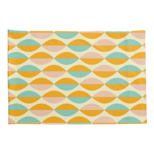 Repeating geometric pattern in beige background 枕カバー (裏面-右)