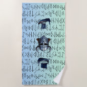 Repeating Viking Ships and Helmet Design over Rune ビーチタオル (正面)
