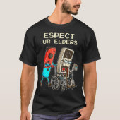Respect Ur Elders Retro Gaming Controller Funny  Tシャツ (正面)
