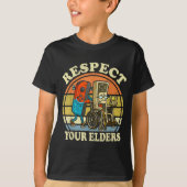 Respect Your Elders Retro Gaming Funny Controller  Tシャツ (正面)