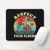 Respect Your Elders Retro Gaming Funny Gamer Contr マウスパッド (マウス)