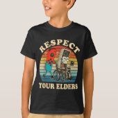Respect Your Elders Retro Gaming Funny Gamer Contr Tシャツ (正面)