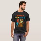 Respect Your Elders Retro Gaming Funny Gamer Contr Tシャツ (正面フル)