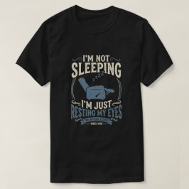 Resting My Eyes リクライニングチェア - おもしろパパにプレゼント Tシャツ